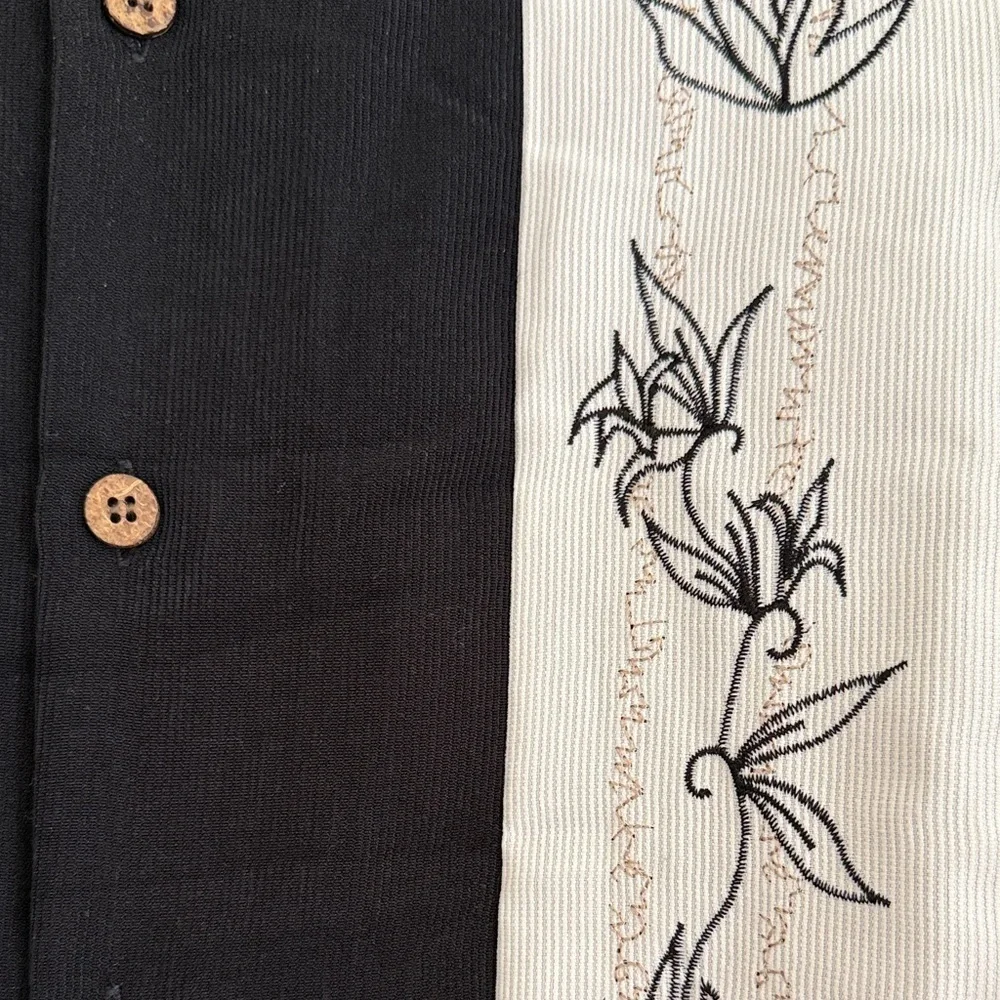 Men's Black and White Button-Up Shirt - Picture 3 of 4